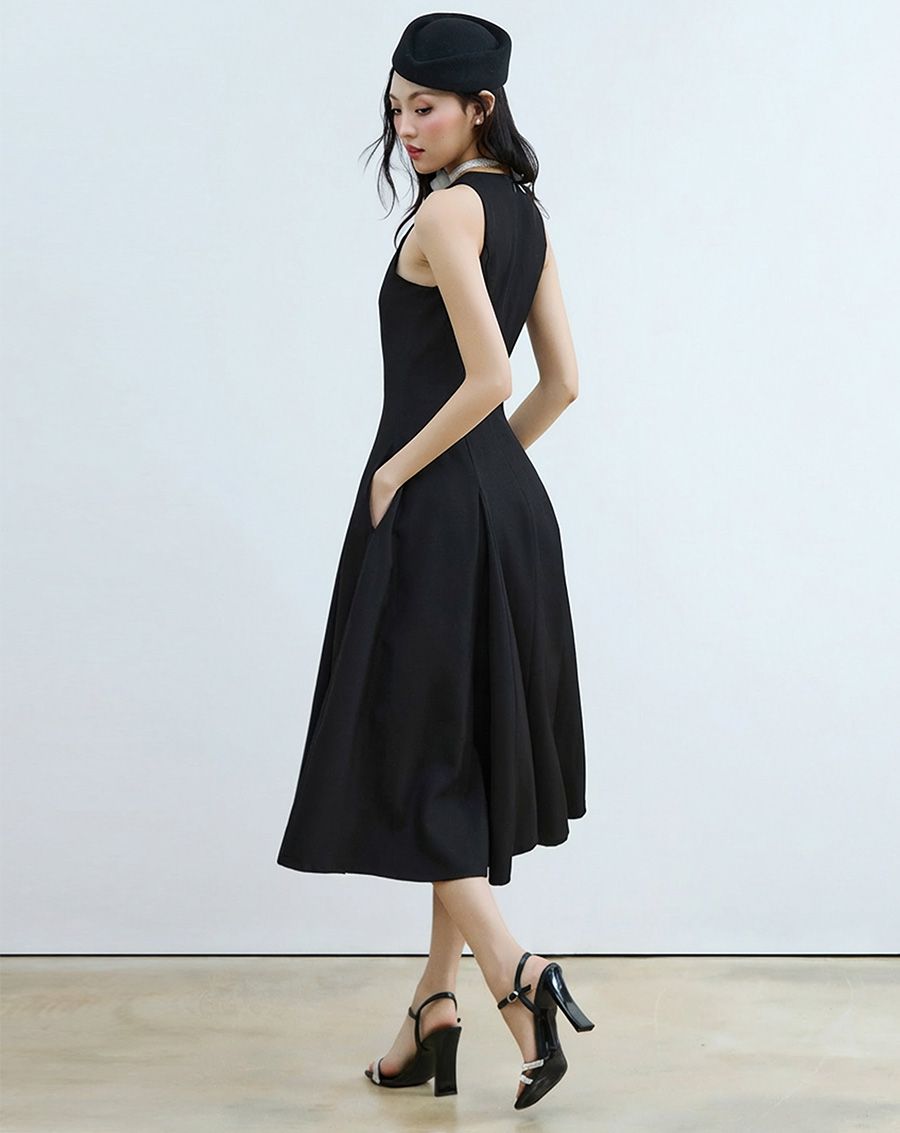  Đầm maxi cổ yếm form xòe 