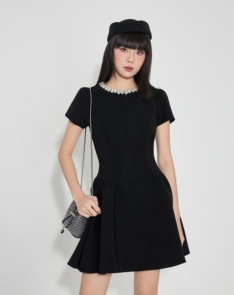  Đầm mini cổ trang trí dây ngọc trai 