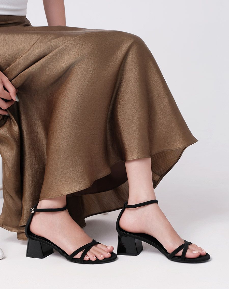  Giày Sandal Gót Vuông Quai Chéo 