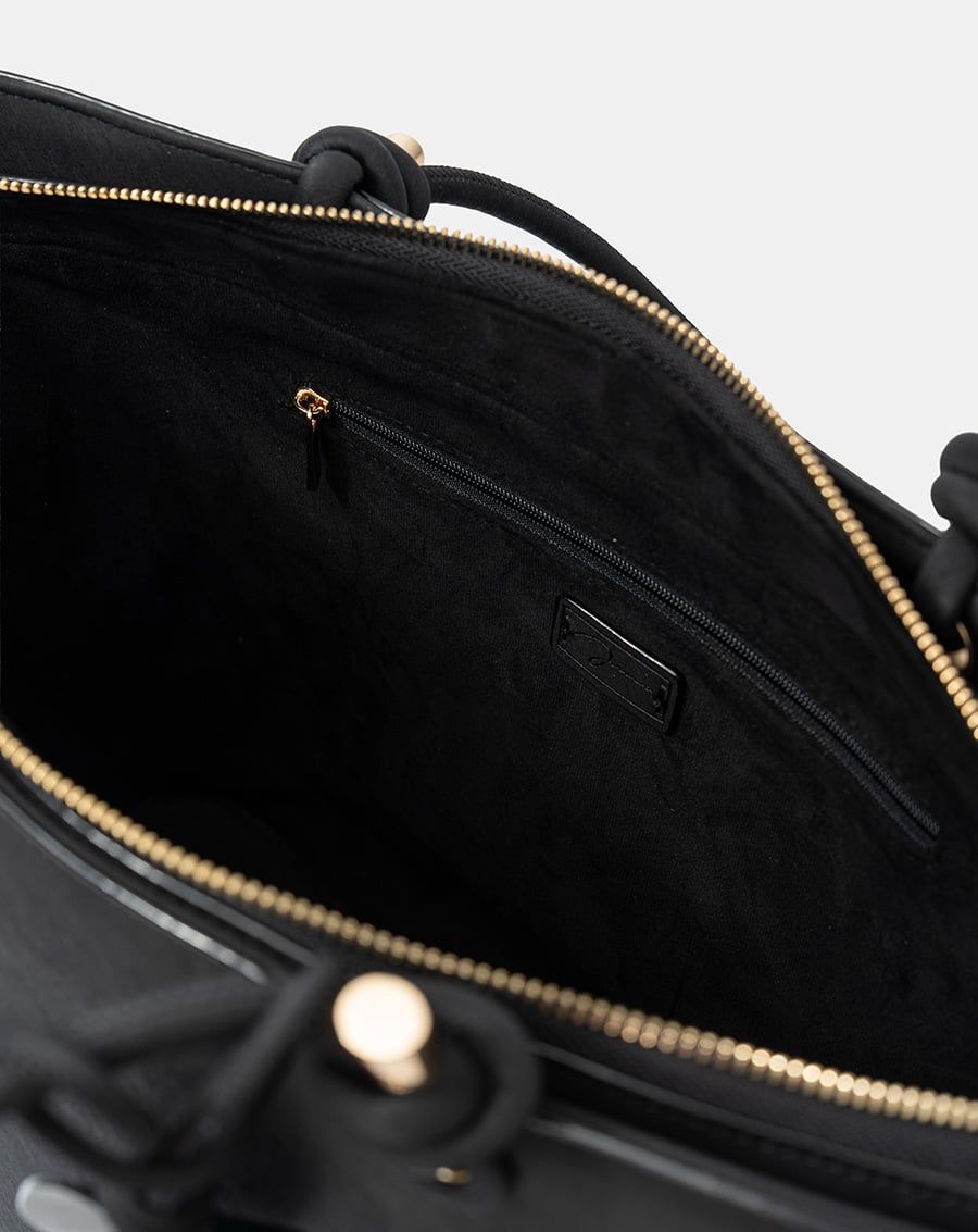  Túi Xách Lớn Phối Charm Trang Trí 