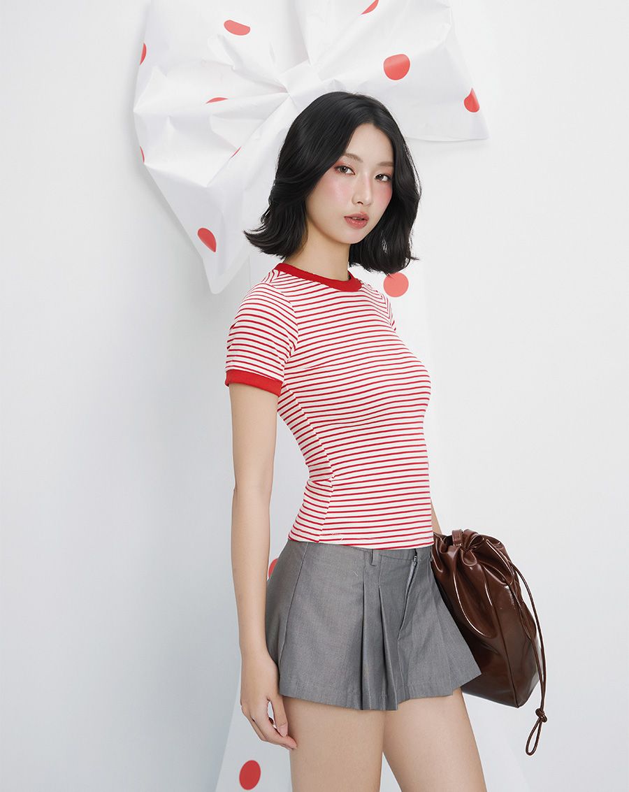  Áo thun ôm cổ tròn sọc ngang 