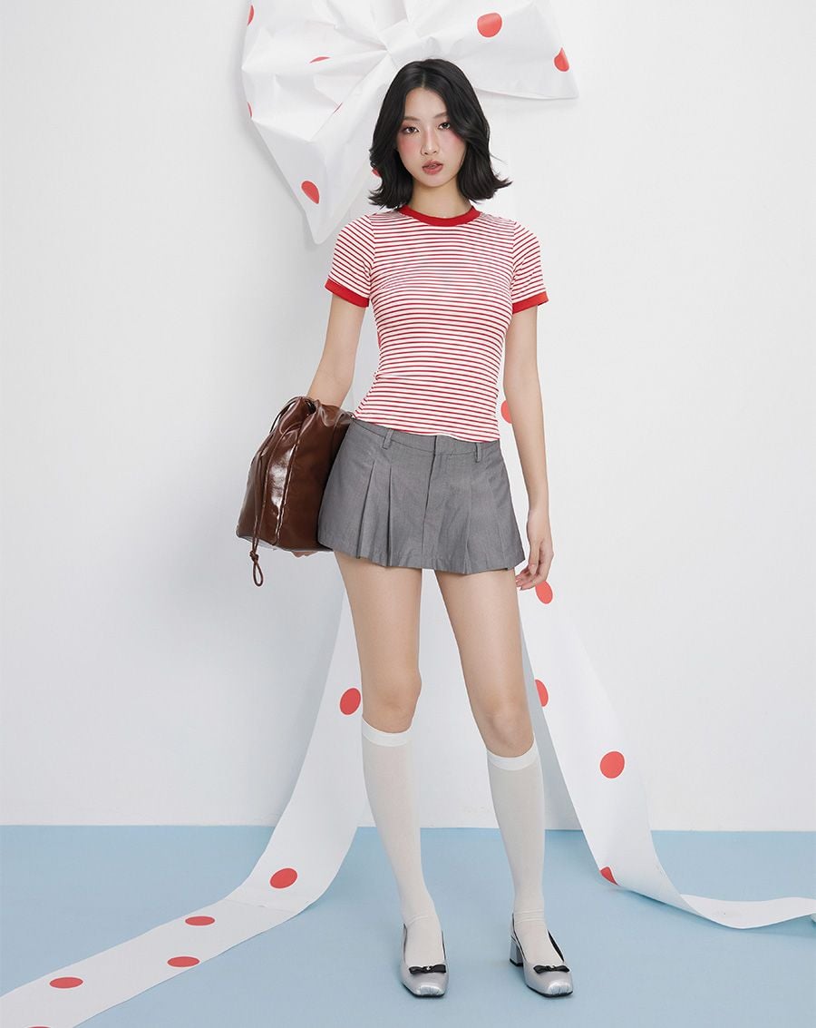  Áo thun ôm cổ tròn sọc ngang 