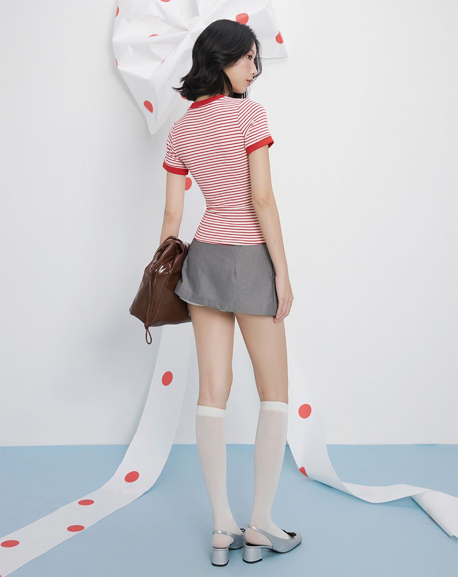  Áo thun ôm cổ tròn sọc ngang 