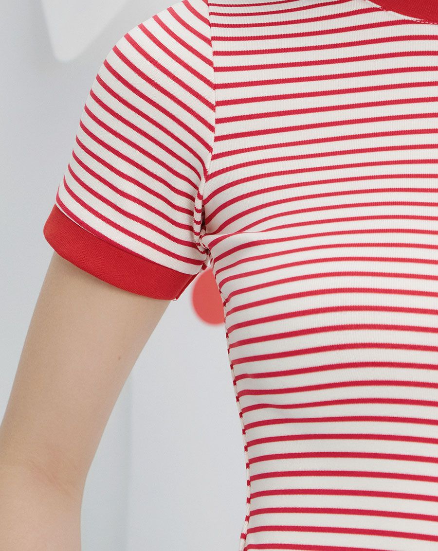  Áo thun ôm cổ tròn sọc ngang 