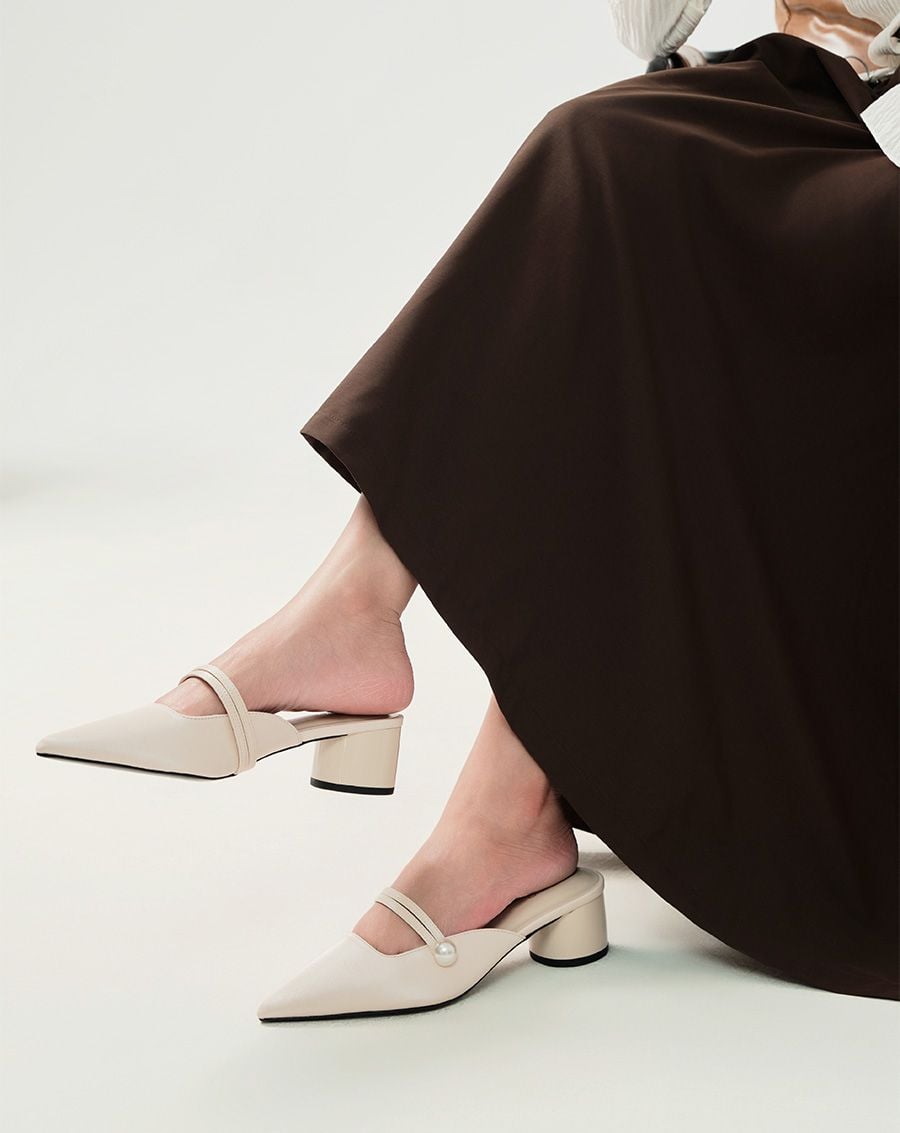  Giày Cao Gót Mules Phối Khóa Ngọc Trai 