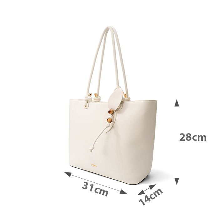  Túi Xách Lớn Phối Charm Trang Trí 