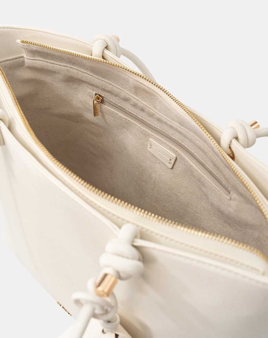  Túi Xách Lớn Phối Charm Trang Trí 