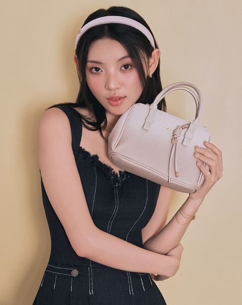  Túi Xách Nhỏ Tay Cầm Nơ Phối Charm 