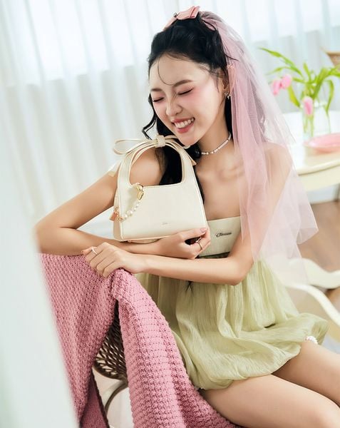  Túi Xách Nhỏ Sweetie Bow Top-Handle Bag 