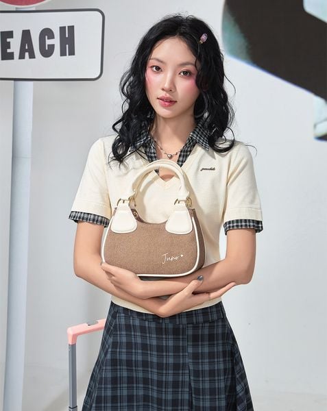  Túi Xách Nhỏ Half Moon Logo Chữ Kí 