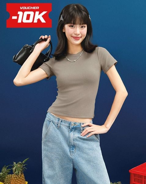  Áo thun form Slim-Fit tay ngắn. 