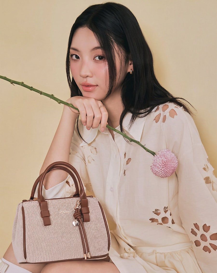  Túi Xách Nhỏ Tay Cầm Nơ Phối Charm 