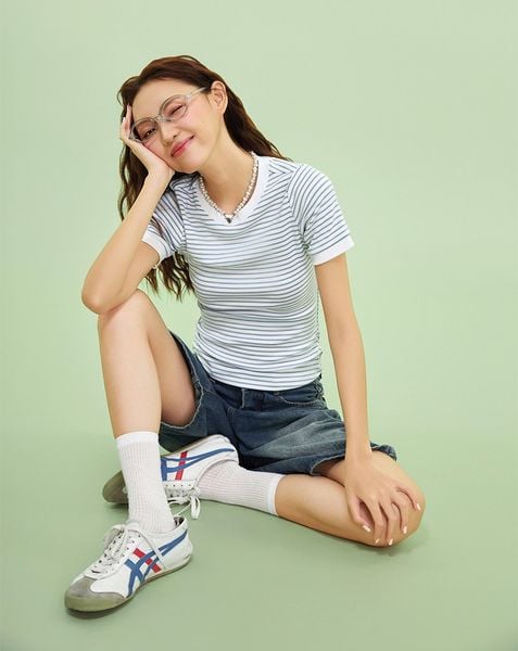  Áo thun ôm cổ tròn sọc ngang 