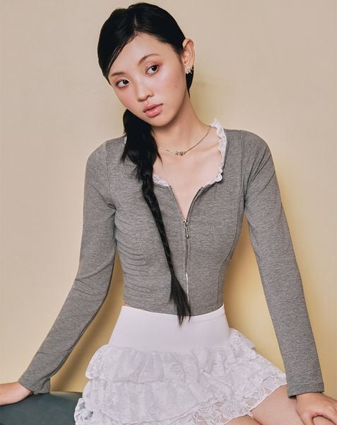  Áo thun khóa kéo phối cổ ren 