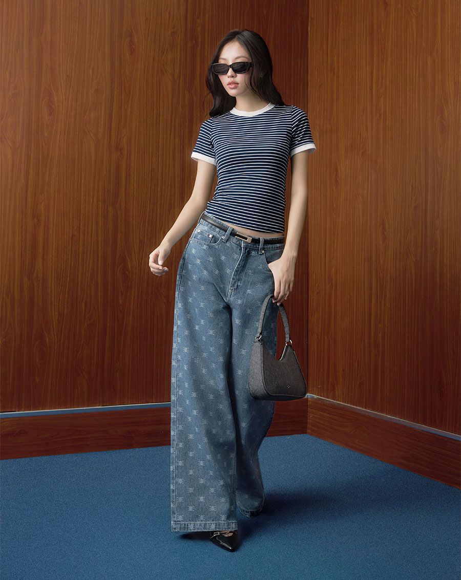  Áo thun ôm cổ tròn sọc ngang 