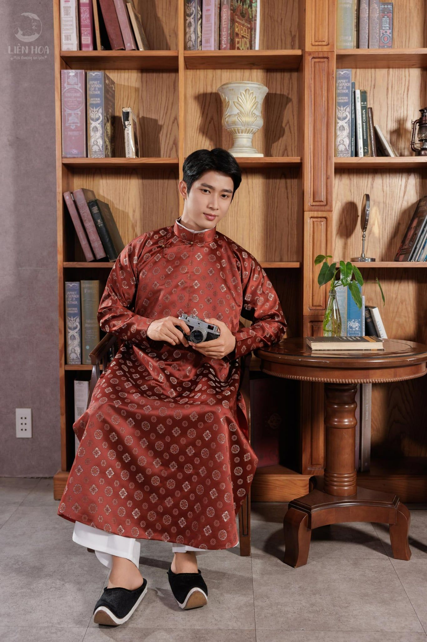  Áo ngũ thân Hồng Văn (nam) 