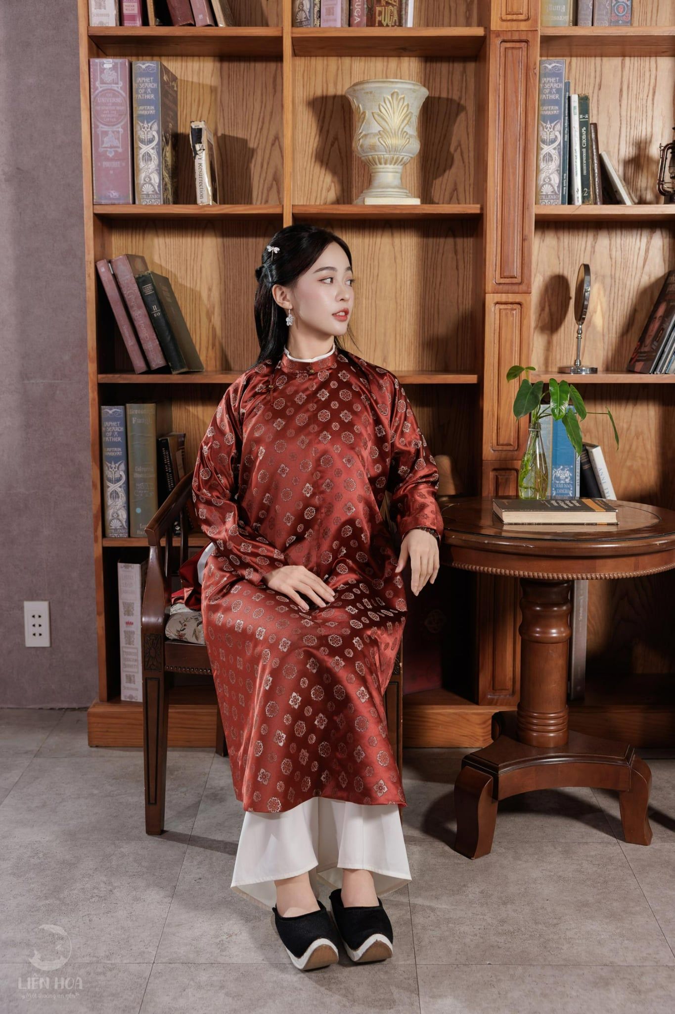  Áo ngũ thân Hồng Văn (nữ) 