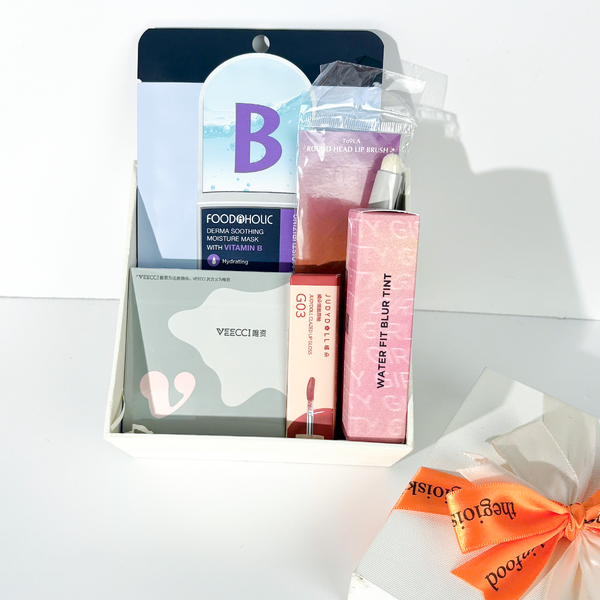  [HỘP QUÀ YÊU THƯƠNG] Son Tint Merzy Water Fit Blur Tint + Son Tint Bóng Judydoll Glazed Lip Gloss + Bảng Phấn Má Hồng VEECCI + Cọ Tán Son TOOLA + Măt Nạ Giấy Foodaholic 