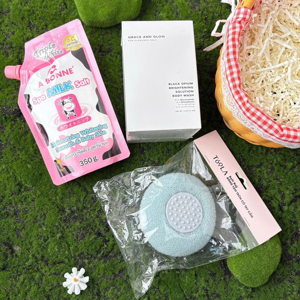 Combo Tiện Lợi: Muối Tắm Tẩy Tế Bào Chết A Bonne Spa Salt +  Bông Tắm Tròn TOOLA + Sữa Tắm Grace And Glow Body Wash 400ml
