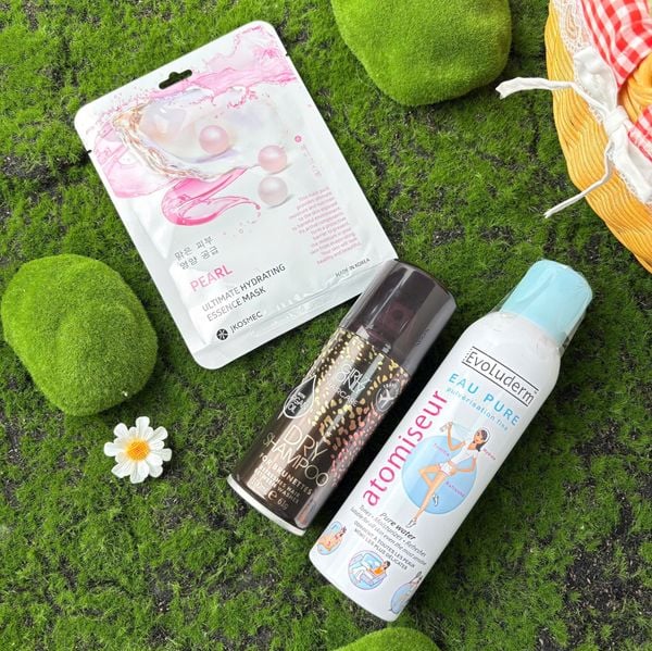  Combo Tiện Lợi: Mặt Nạ Miếng Jkosmec Hydrating Mask + Dầu Gội Khô Girlz Only Dry Shampoo + Xịt Khoáng Evoluderm Cấp Nước Atomiseur Eau Pure Water 
