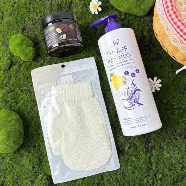  Combo Tiện Lợi: Cocoon Tẩy Da Chết Body Cà Phê Dak Lak Cocoon Body Polish 200ML + Sữa Tắm Hatomugi Moisturizing & Washing The Body Soap 800ml + Găng Tay Tắm Tẩy Tế Bào Chết LMLTOP 
