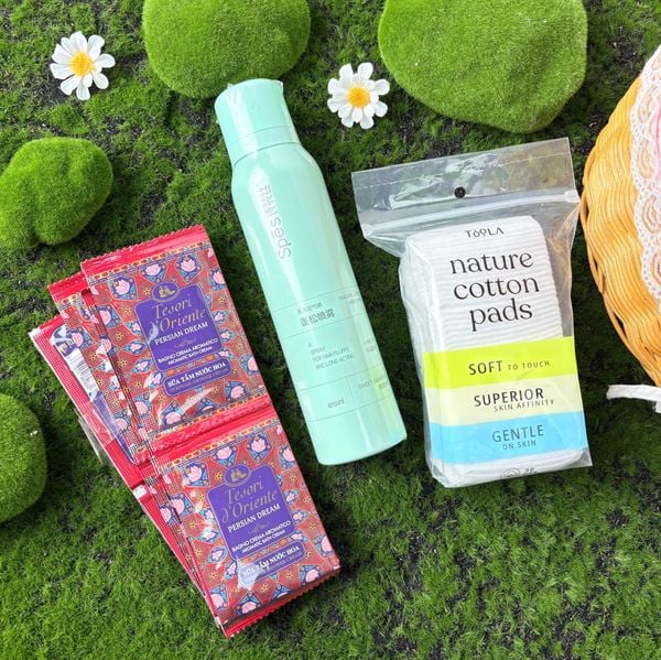  Combo Tiện Lợi:  Dây 12 Gói Sữa Tắm Tesori d'Oriente Aromatic Bath Cream + Dầu Gội Khô SPES Washing-free Hair Spray 150ml + Bông Tẩy Trang Mềm Mịn TOOLA 