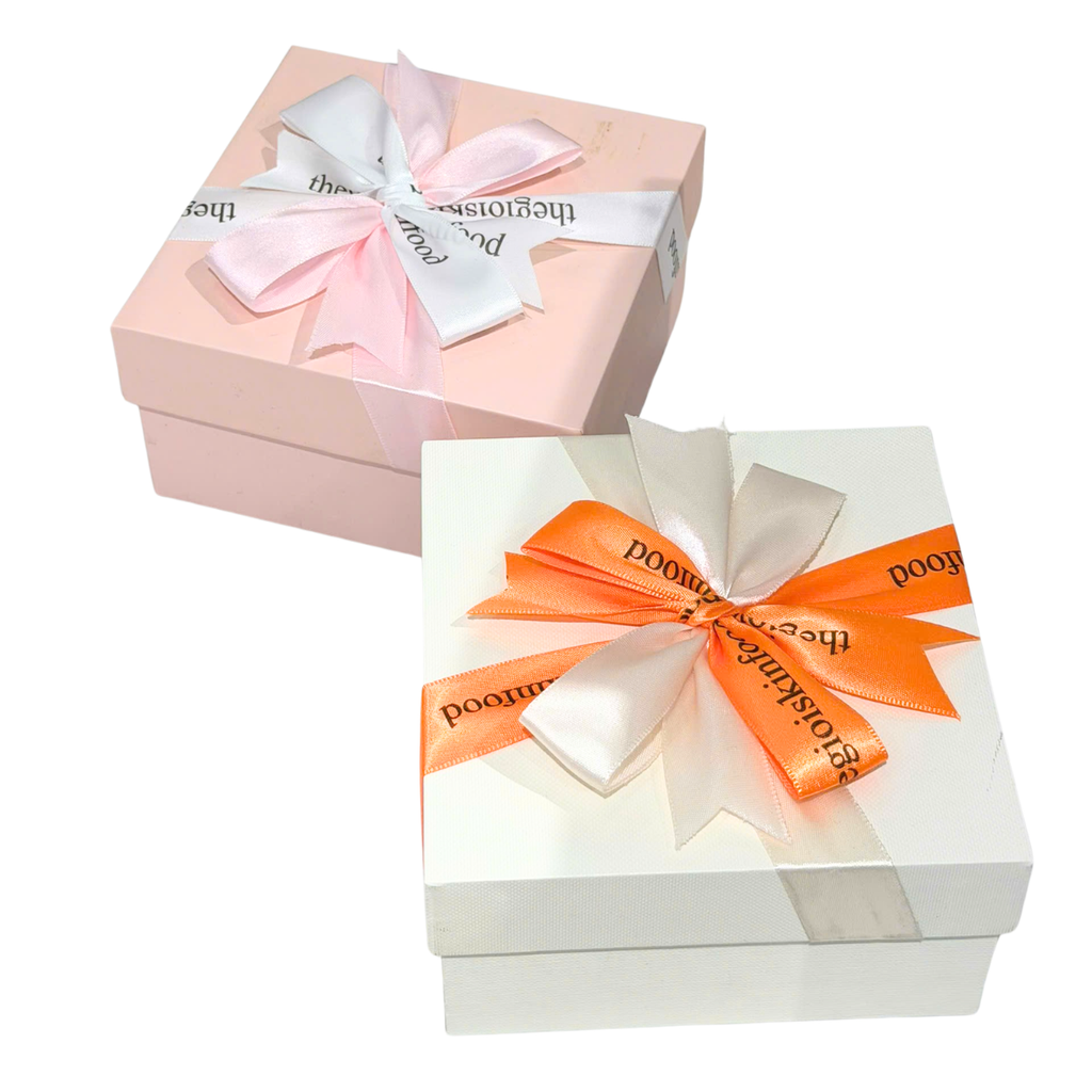 Box Qùa Combo: Son Tint Lì Romand Juicy Lasting Tint Solunar Edition + Má Hồng Kem Romand Dạng Lăn Juicy Roll Cheek + Móc Khóa Thỏ Trắng + Hộp Qùa Ngẫu Nhiên