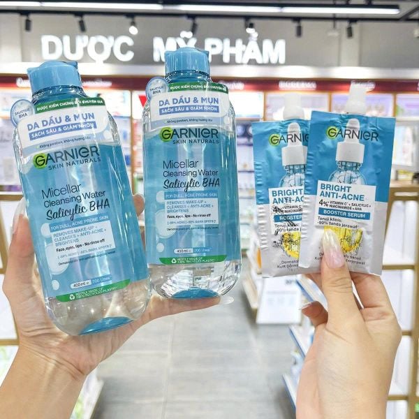  Combo Garnier 4 Sản Phẩm: Nước Tẩy Trang Nắp Xanh Da Dầu Mụn 400ml (date 11/2026)(2 Chai) + Tinh Chất Giảm Mụn, Dưỡng Sáng, Mờ Thâm 7.5ml (2 Tuýp) 
