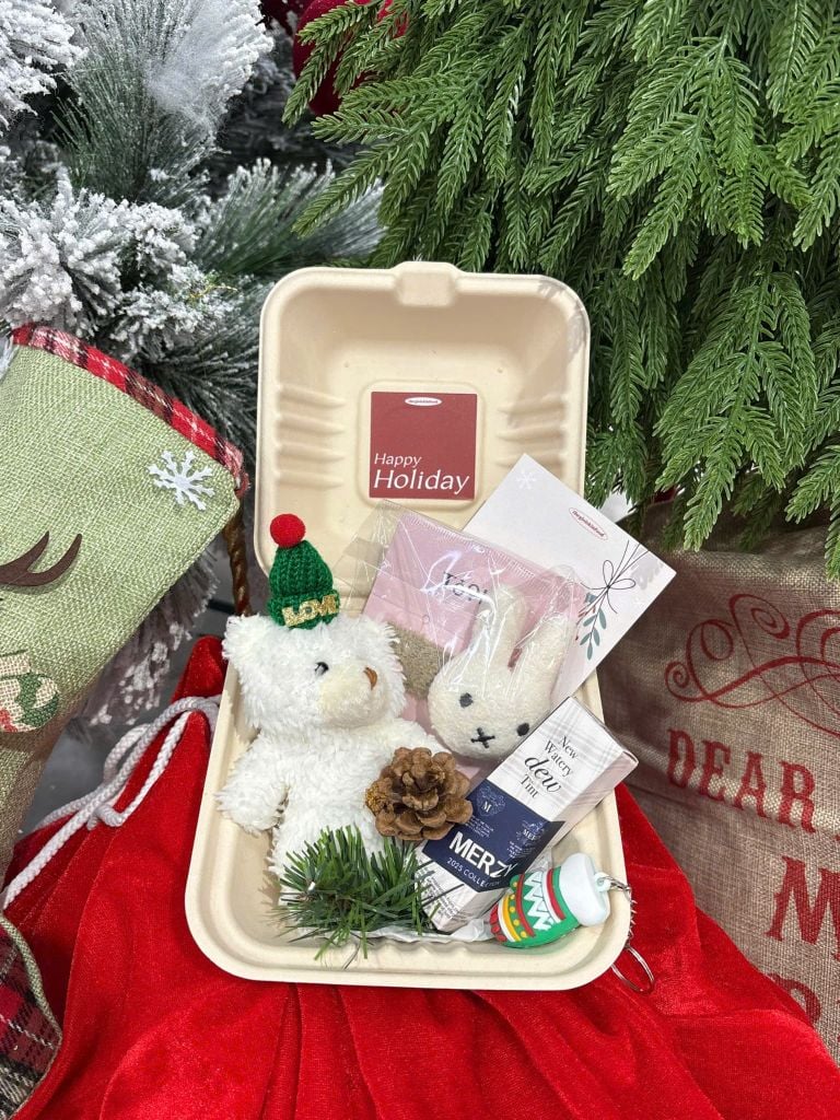 Hộp Quà Giáng Sinh: Son Merzy + Kẹp Tóc Ngẫu Nhiên + Set Quà Gấu + Hộp Bã Mía