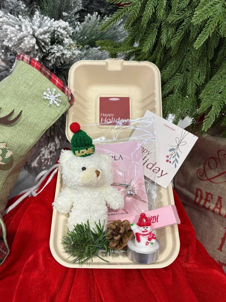 Hộp Quà Giáng Sinh: Son Merzy + Kẹp Tóc Ngẫu Nhiên + Set Quà Gấu + Hộp Bã Mía