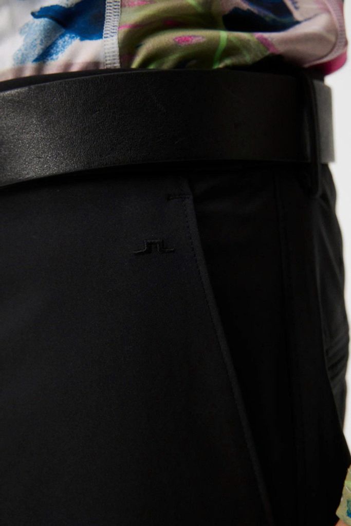 Quần shorts golf nam Somle Shorts Black GMPA08944-9999 | J.Lindeberg