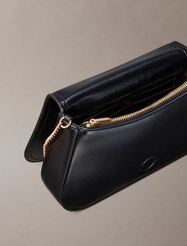 Calvin Klein - Ví Nữ Curved Wallet With Chain Strap