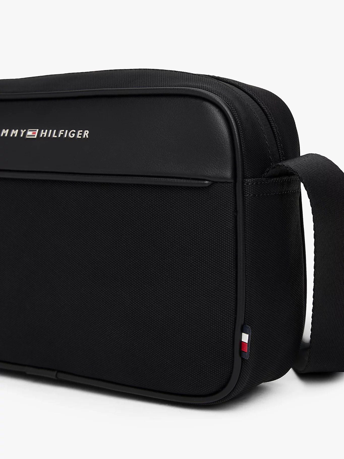 Tommy Hilfiger - Túi đeo chéo nam Metal Logo Crossbody Reporter Bag