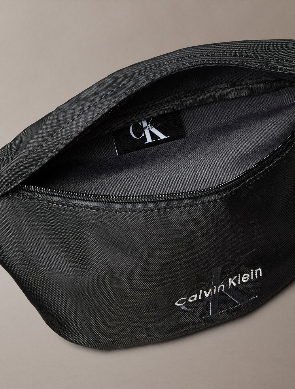Calvin Klein - Túi bao tử nam Nylon Monogram Logo Waistpack