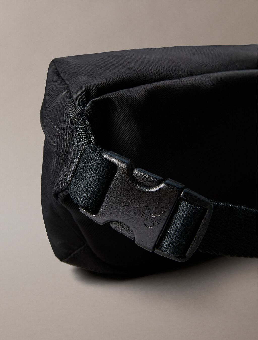 Calvin Klein - Túi bao tử nam Nylon Monogram Logo Waistpack