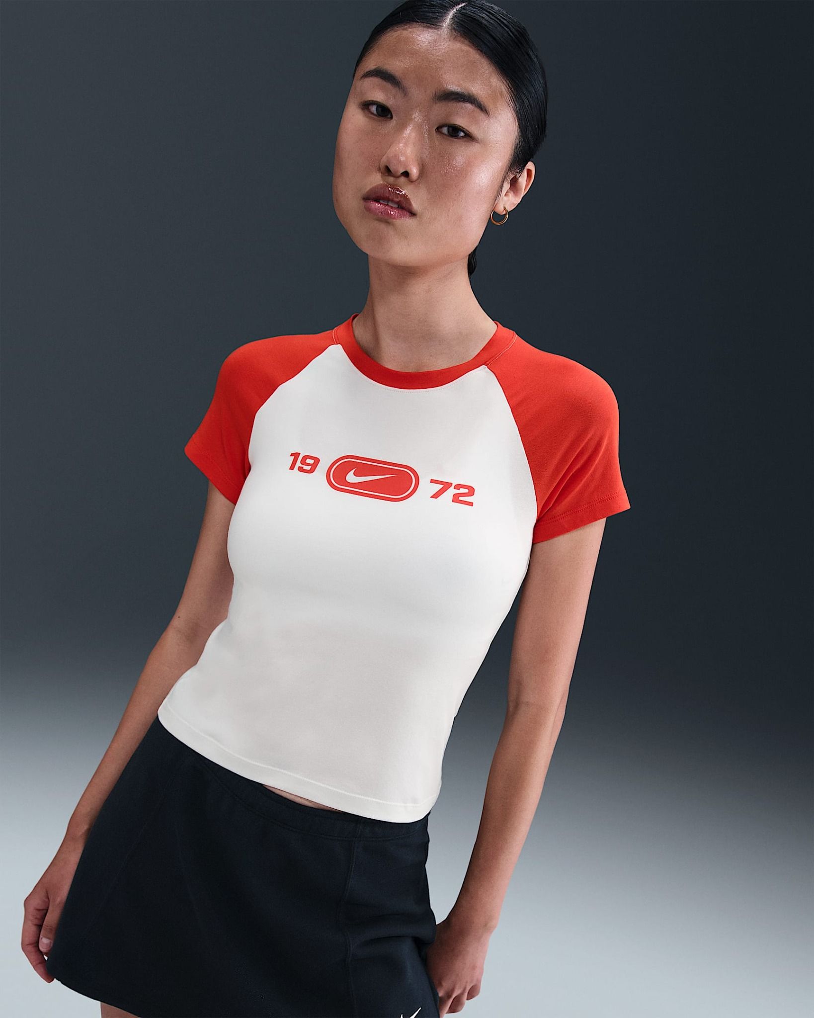 Nike - Áo thun tay ngắn thể thao Nữ Sportswear Chill Knit Women's Slim Graphic T-Shirt