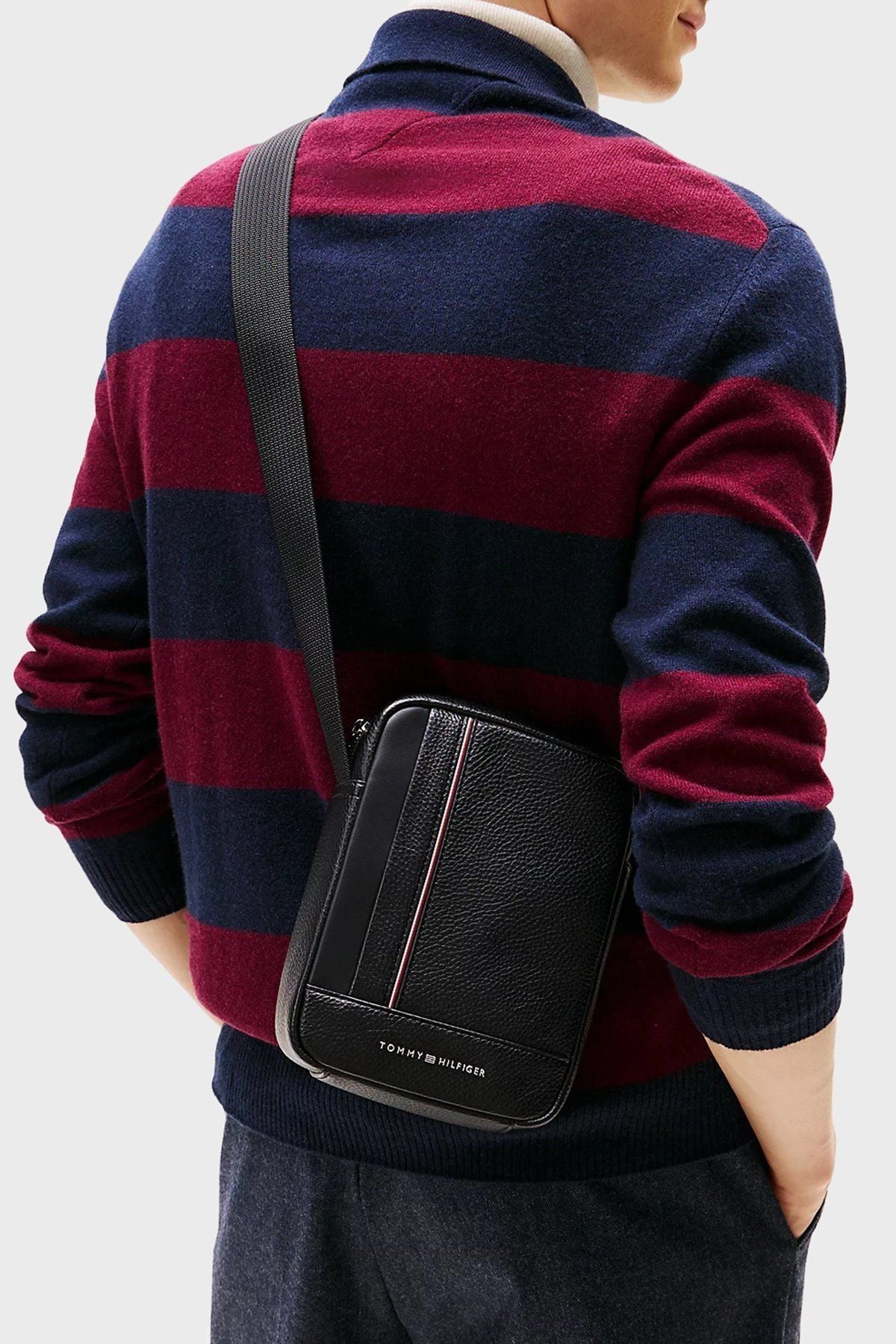 Tommy Hilfiger - Túi đeo chéo nam Metal Logo Crossbody Reporter Bag