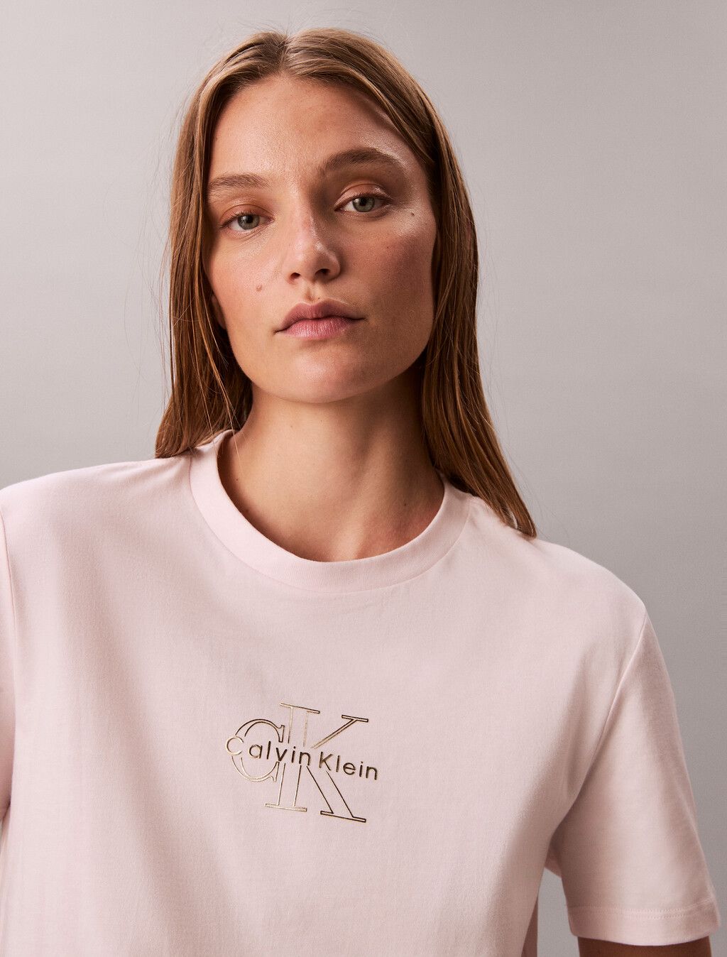 Calvin Klein - Áo thun thời trang nữ Glossy Metallic Logo T-shirt