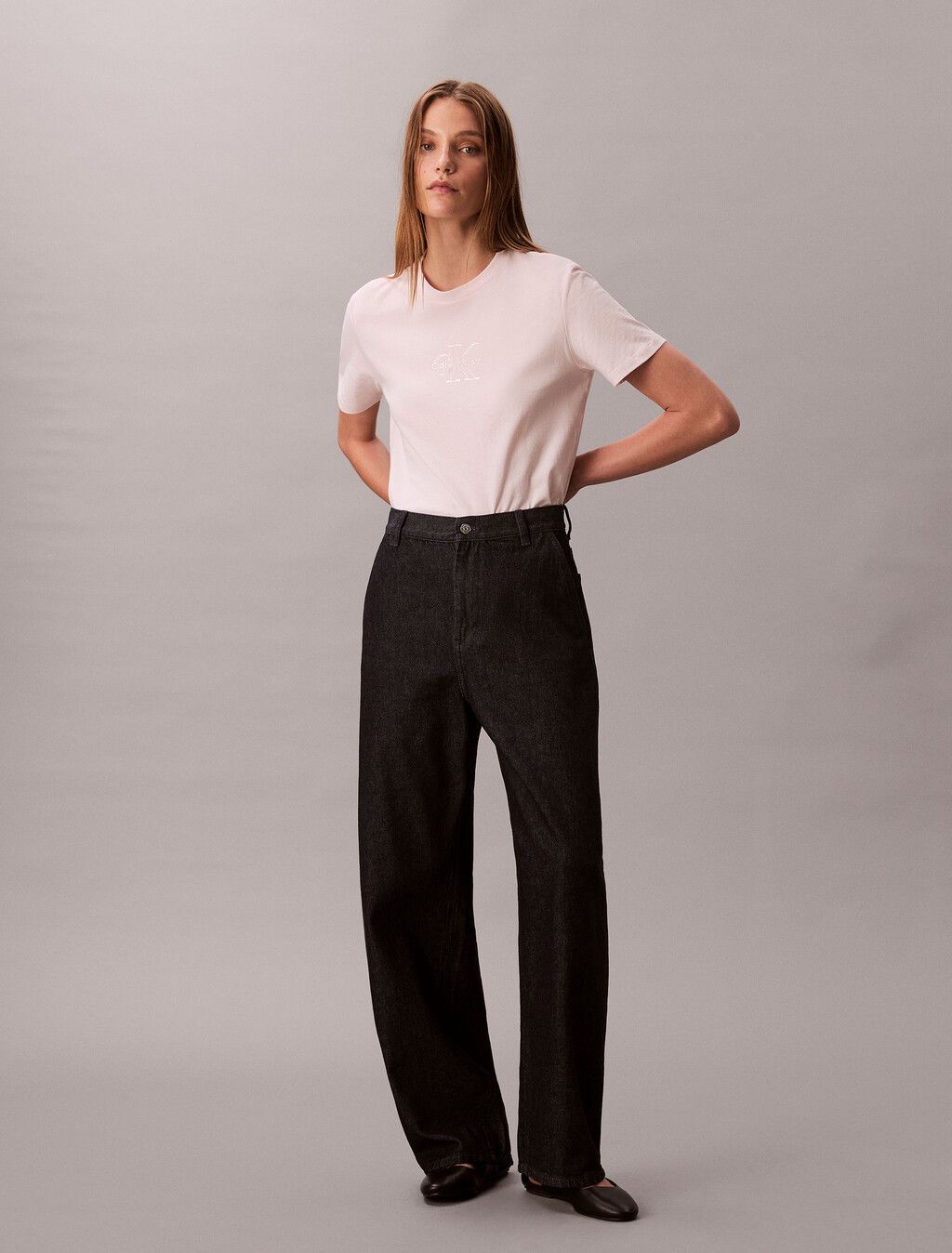 Calvin Klein - Áo thun thời trang nữ Glossy Metallic Logo T-shirt