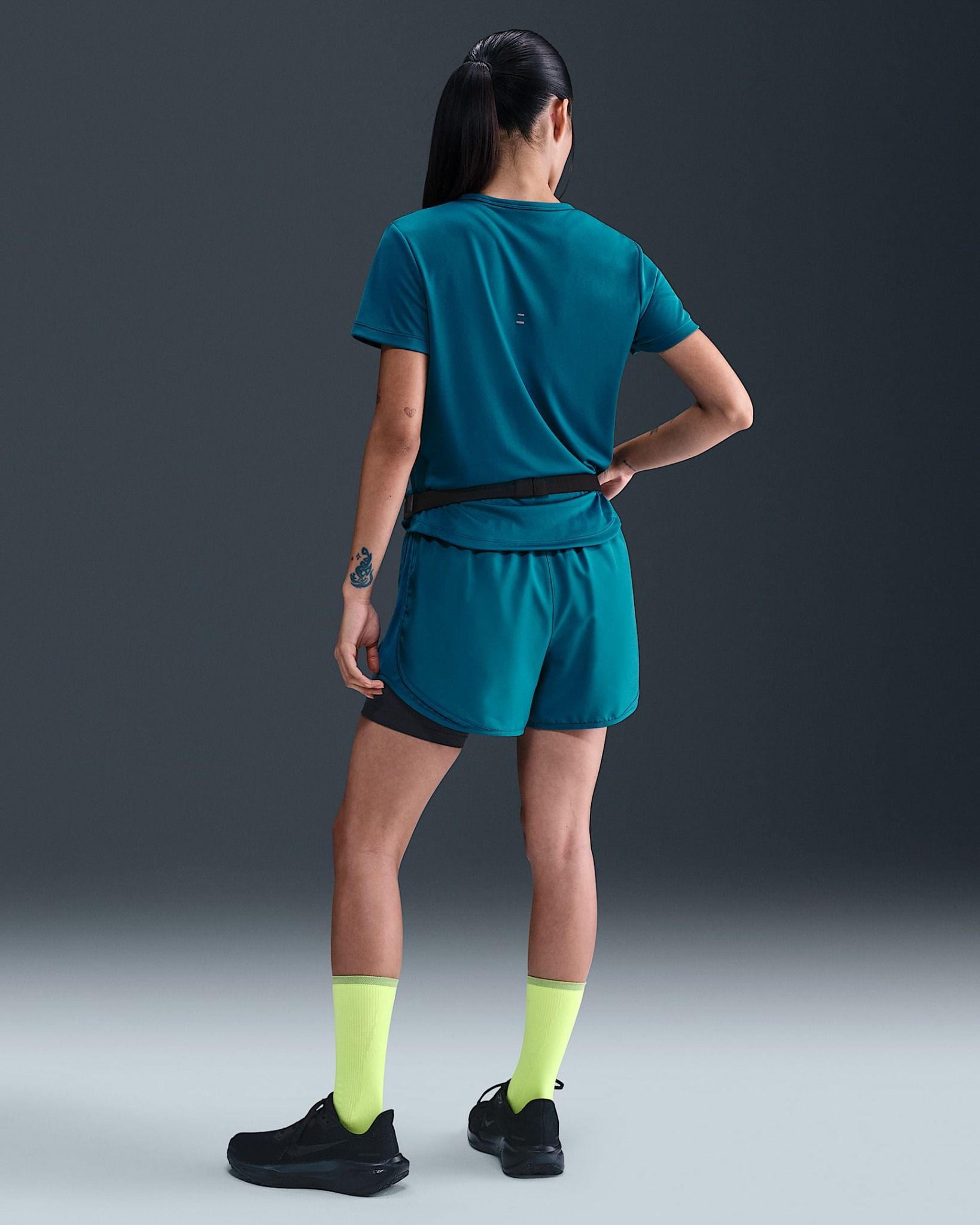 Nike - Áo thun tay ngắn thể thao Nữ Tempo Swoosh Run Women's Dri-FIT Short-Sleeve Running Top