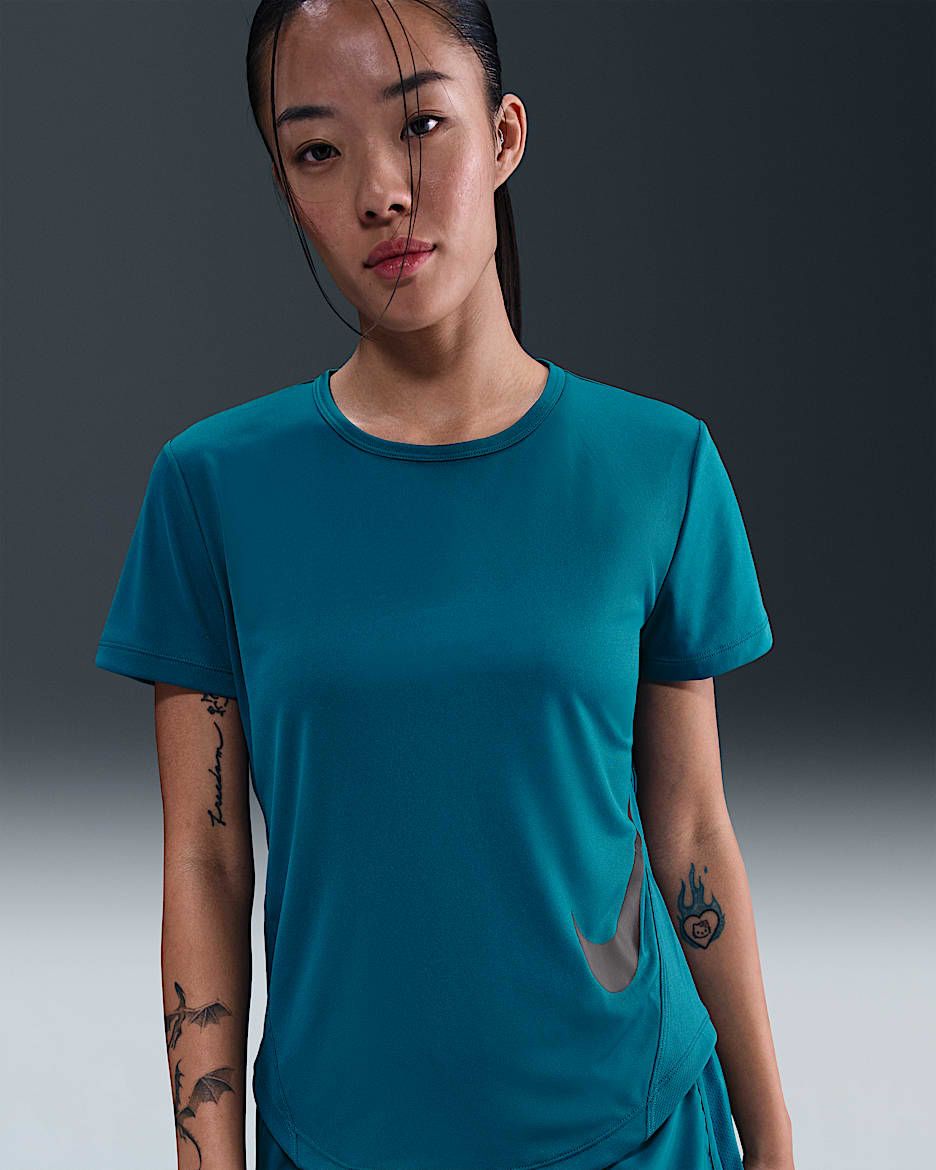 Nike - Áo thun tay ngắn thể thao Nữ Tempo Swoosh Run Women's Dri-FIT Short-Sleeve Running Top
