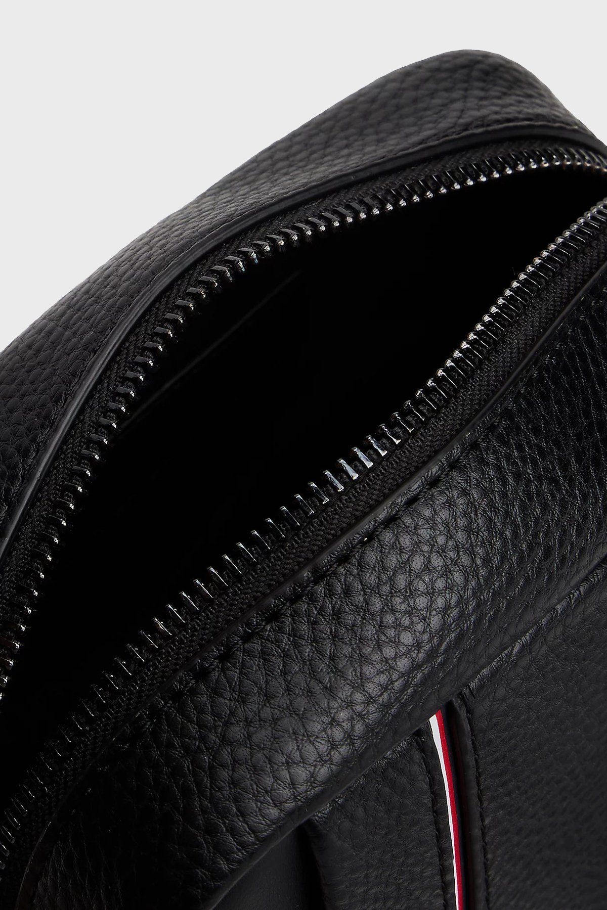 Tommy Hilfiger - Túi đeo chéo nam Metal Logo Crossbody Reporter Bag