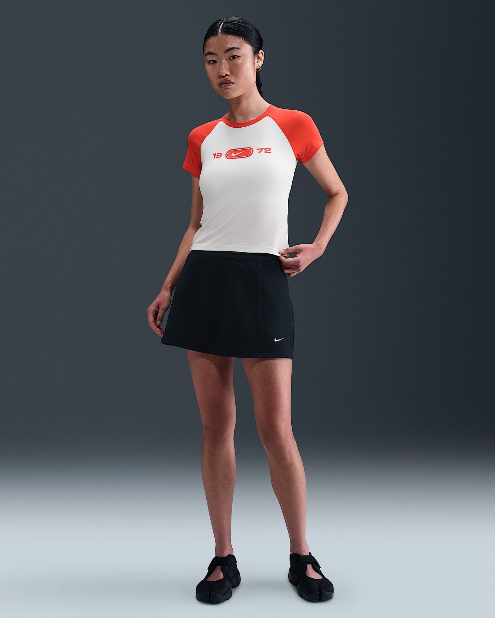 Nike - Áo thun tay ngắn thể thao Nữ Sportswear Chill Knit Women's Slim Graphic T-Shirt