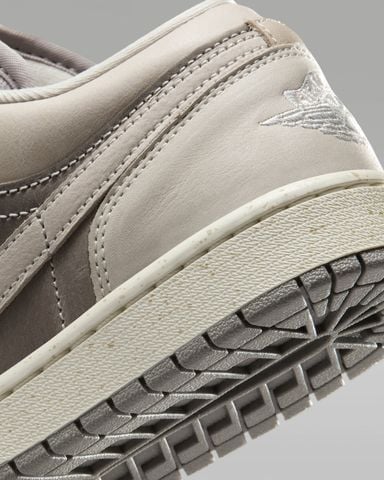 Nike - Giày Sneakers Nữ Air Jordan 1 Low SE