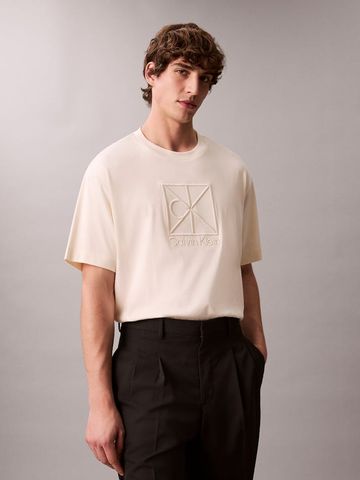 Calvin Klein - Áo thun thời trang nam Relaxed Premium Interlock Emblem Logo T-Shirt