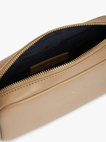 Tommy Hilfiger - Túi Đeo Chéo Nữ Essential Debossed Crossbody Camera Bag