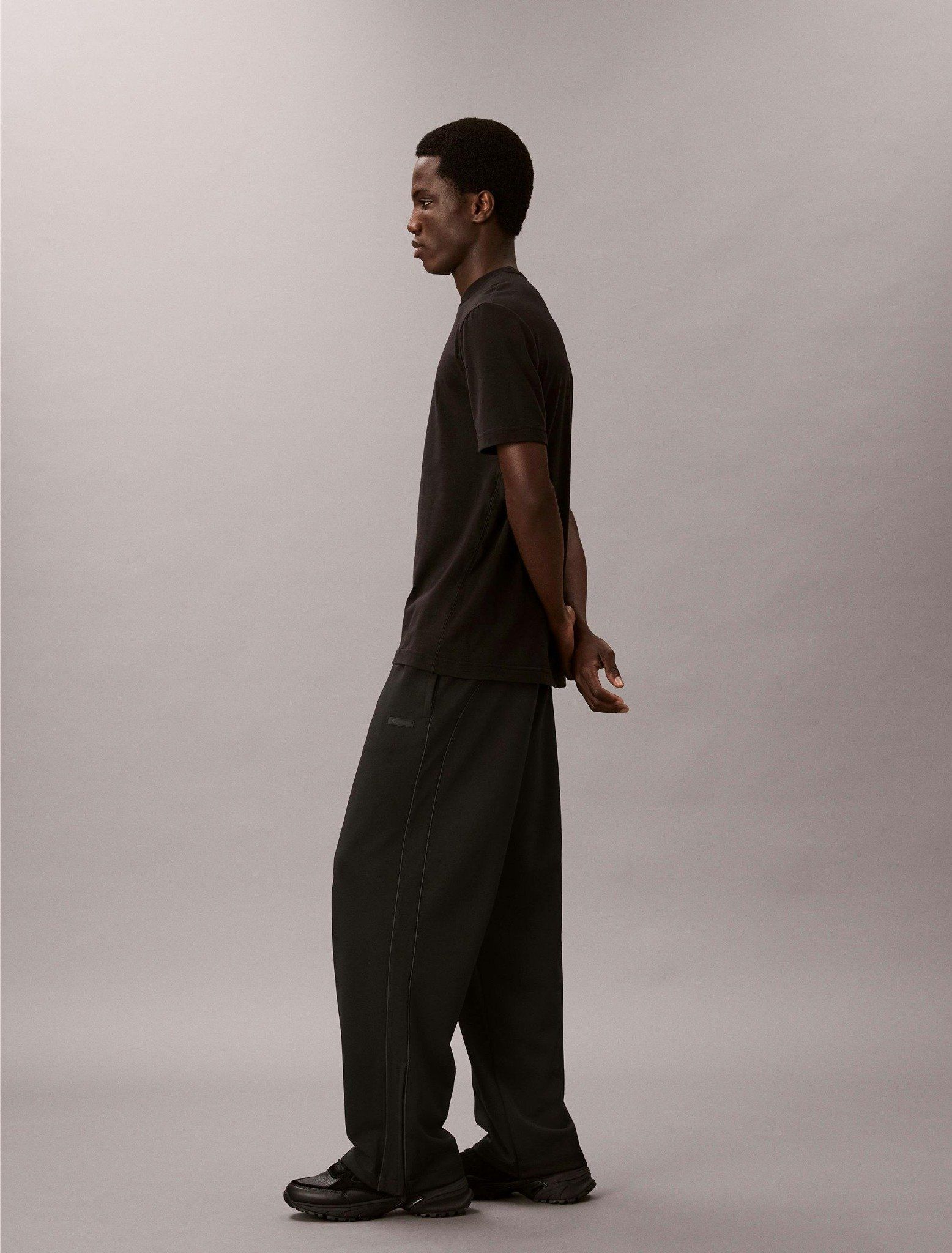 Calvin Klein - Áo thun thể thao nam Breathable Quick Dry Gym T-shirt