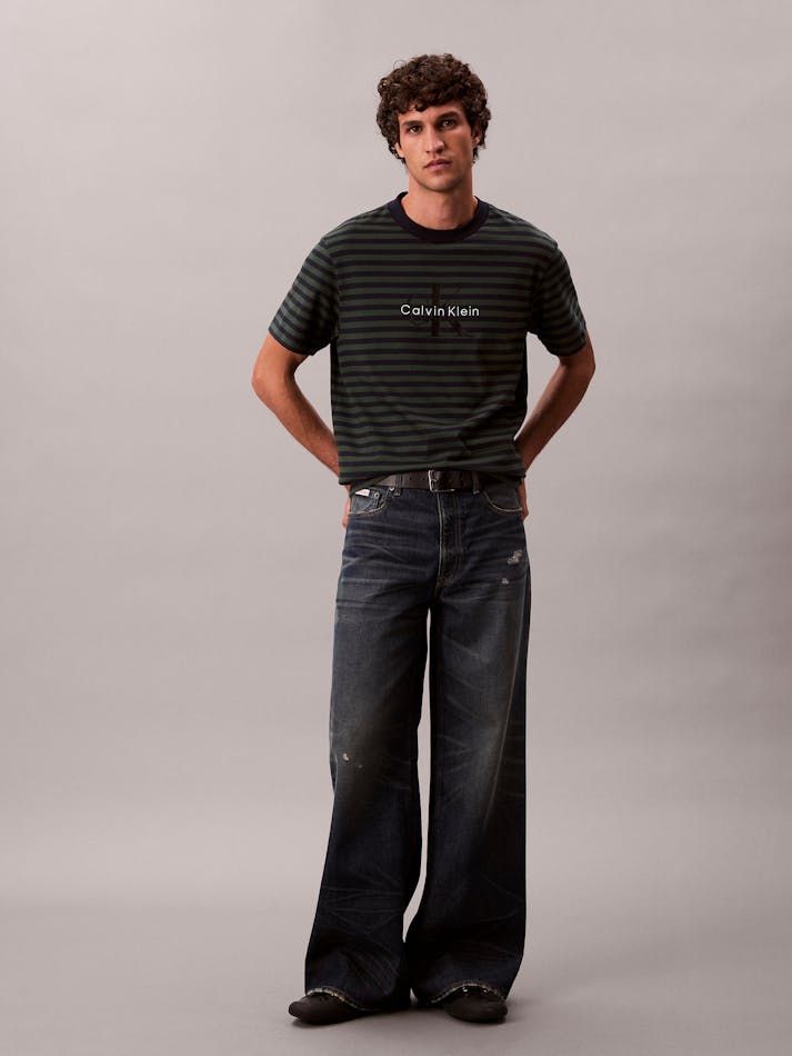Calvin Klein - Áo thun thời trang nam Monogram Logo Stripe Relaxed T-Shirt
