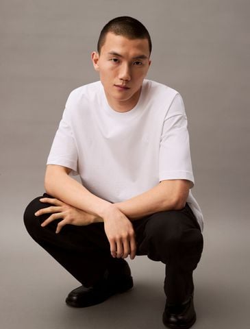 Calvin Klein - Áo Thun Tay Ngắn Nam Oversized Emboss Monologo