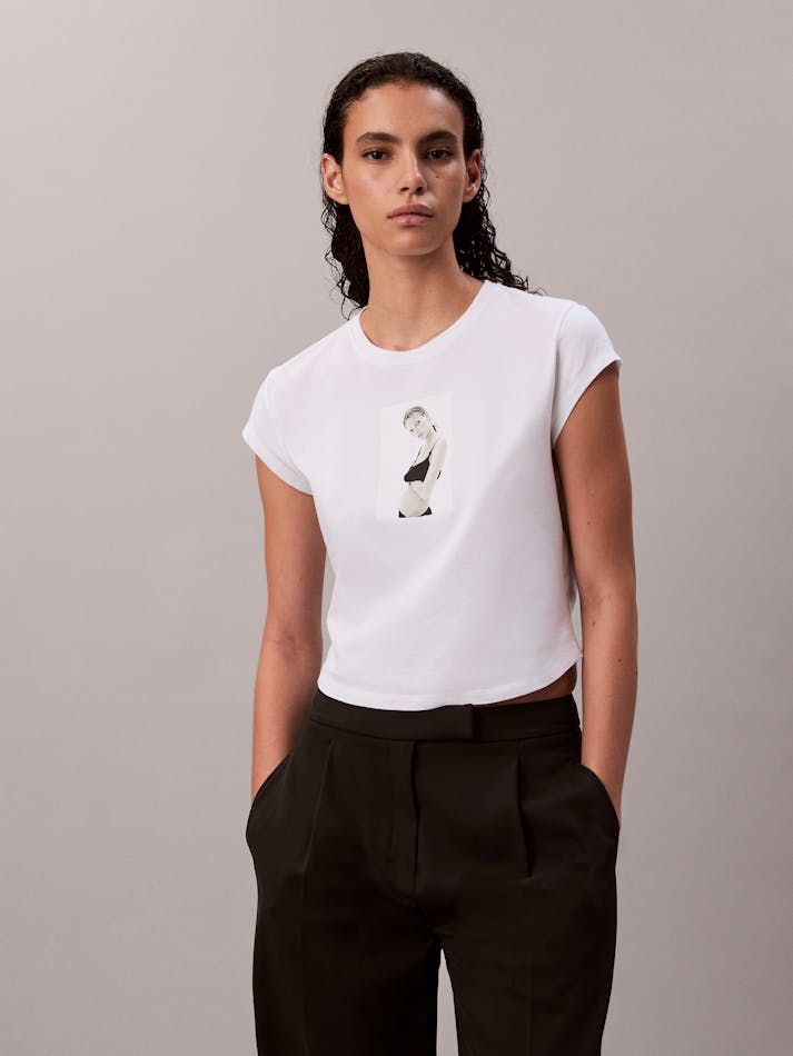Calvin Klein - Áo thun thời trang nữ Kate Moss Graphic Baby Tee